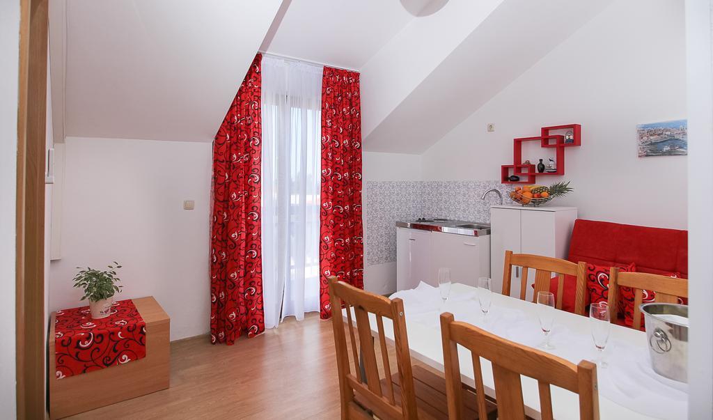 Apartments&Room Babic Kastela Bagian luar foto