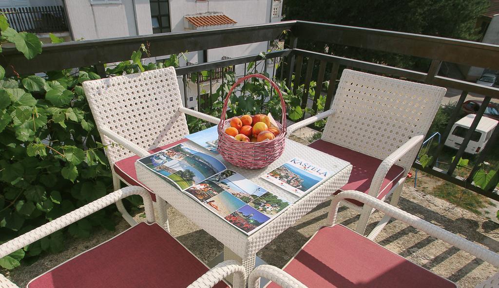 Apartments&Room Babic Kastela Bagian luar foto